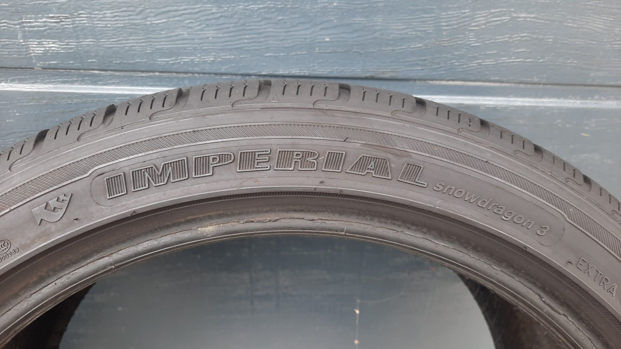 Imperial 235/40 R18 Ice-plus 5 mm
