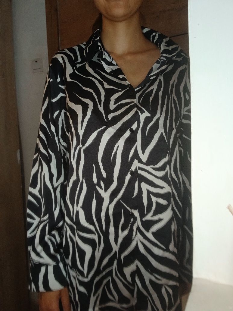 Camiseiro branco e preto