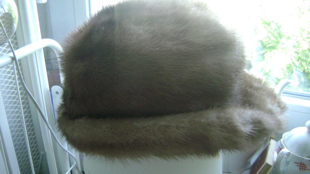 Starocie z PRL - Czapka futrzana Lecha Wałęsy = kolekcjonerska TANIO