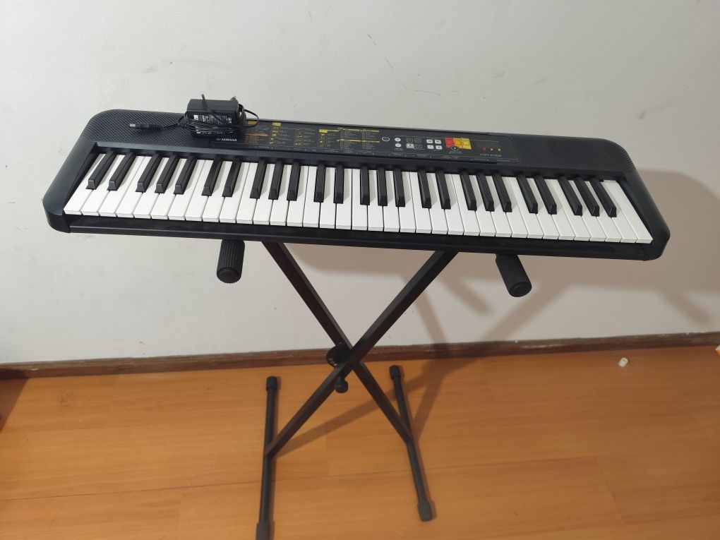 Vendo piano e bombo em bom estado