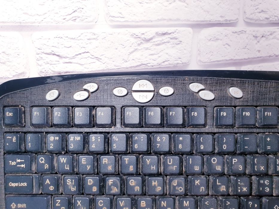 Клавіатура Sven з перемикачами відео та музики