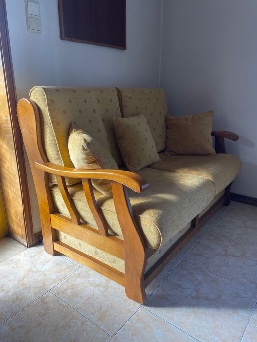 Sofá de dois lugares usado