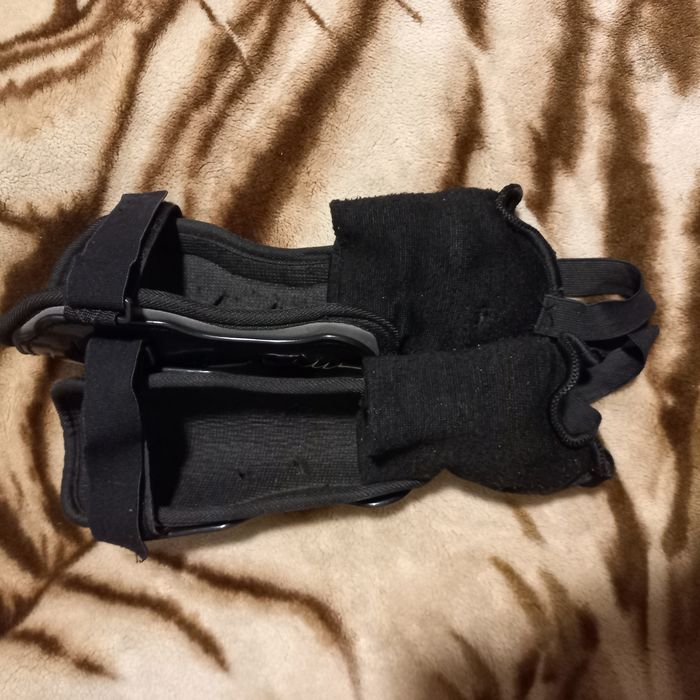 Щитки футбольні Stanno