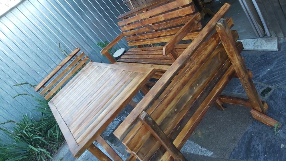 Zestaw ogrodowy lakierowane (ławki, stół,krzesła)