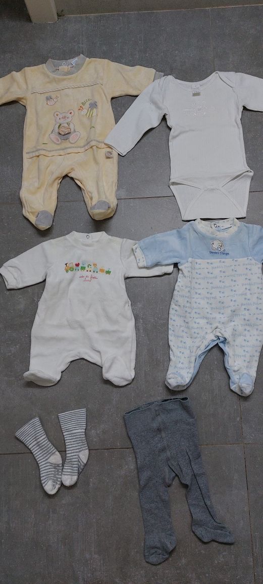 Interiores, pijamas e bodys bebé tamanhos 00, 0 e 1 mês