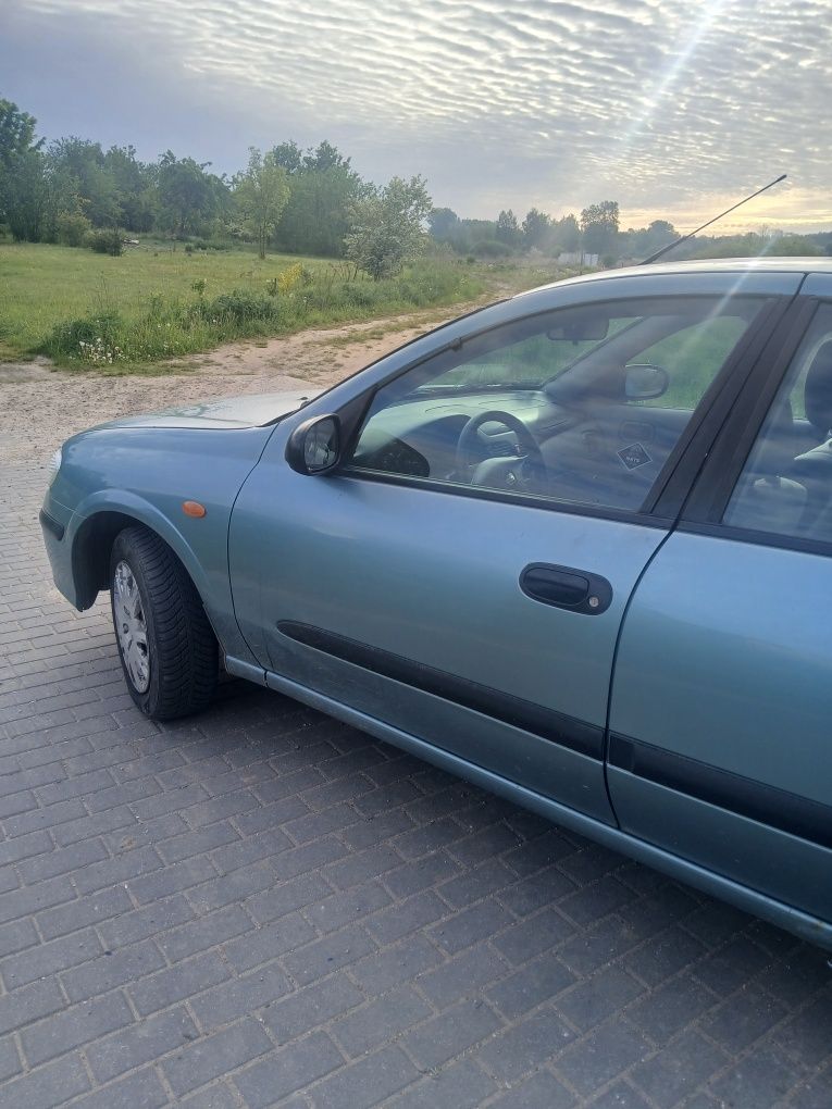 Nissan Almera n 16 1.8b