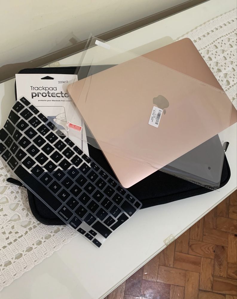 MacBook Air 2020 | 13.3" 15 | 8 GB | 512 GB SSD | dourado |