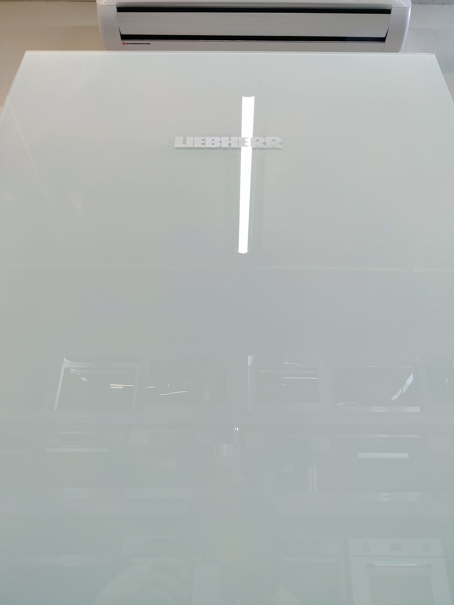 Холодильник Liebherr™ CN3915. Біле скло. Android.