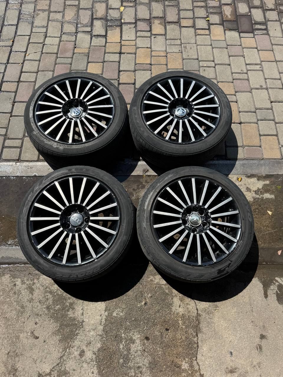 Продам 4 легкосплавні диски 5×112 з резиною 215/50-17