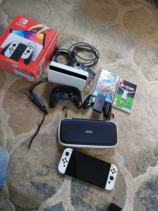 Konsola Nintendo switch oled 2 pady pokrowiec ctr FIFA 25 karta 512 GB