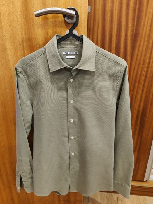 Zara Camisa Slim Fit verde.