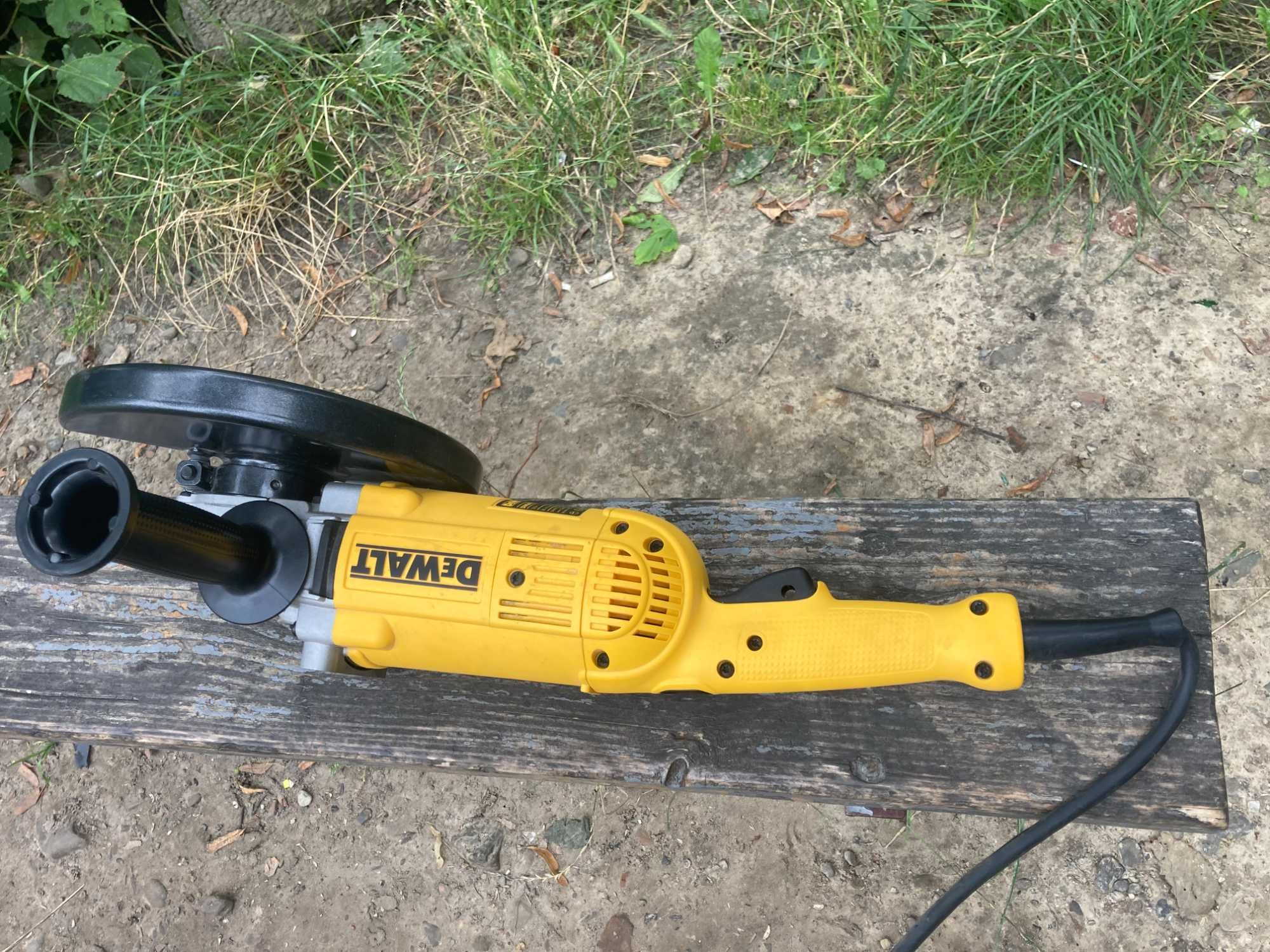 Болгарка DeWALT DWE490 QS