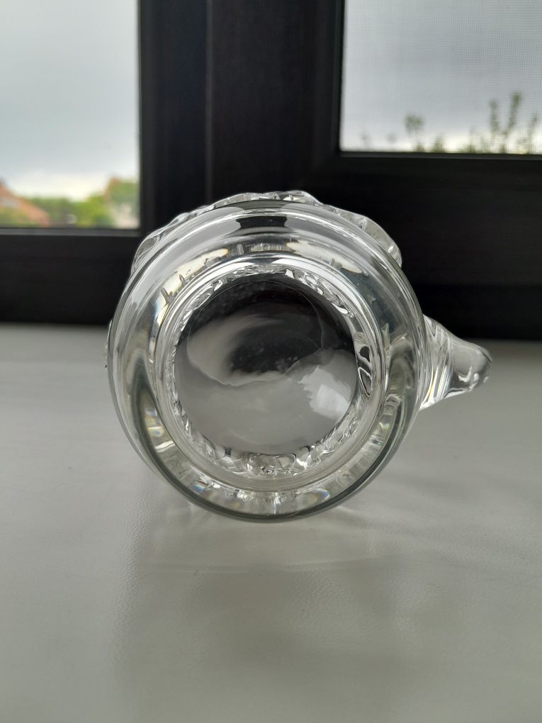 Скляна кружка-стакан з ручкою.