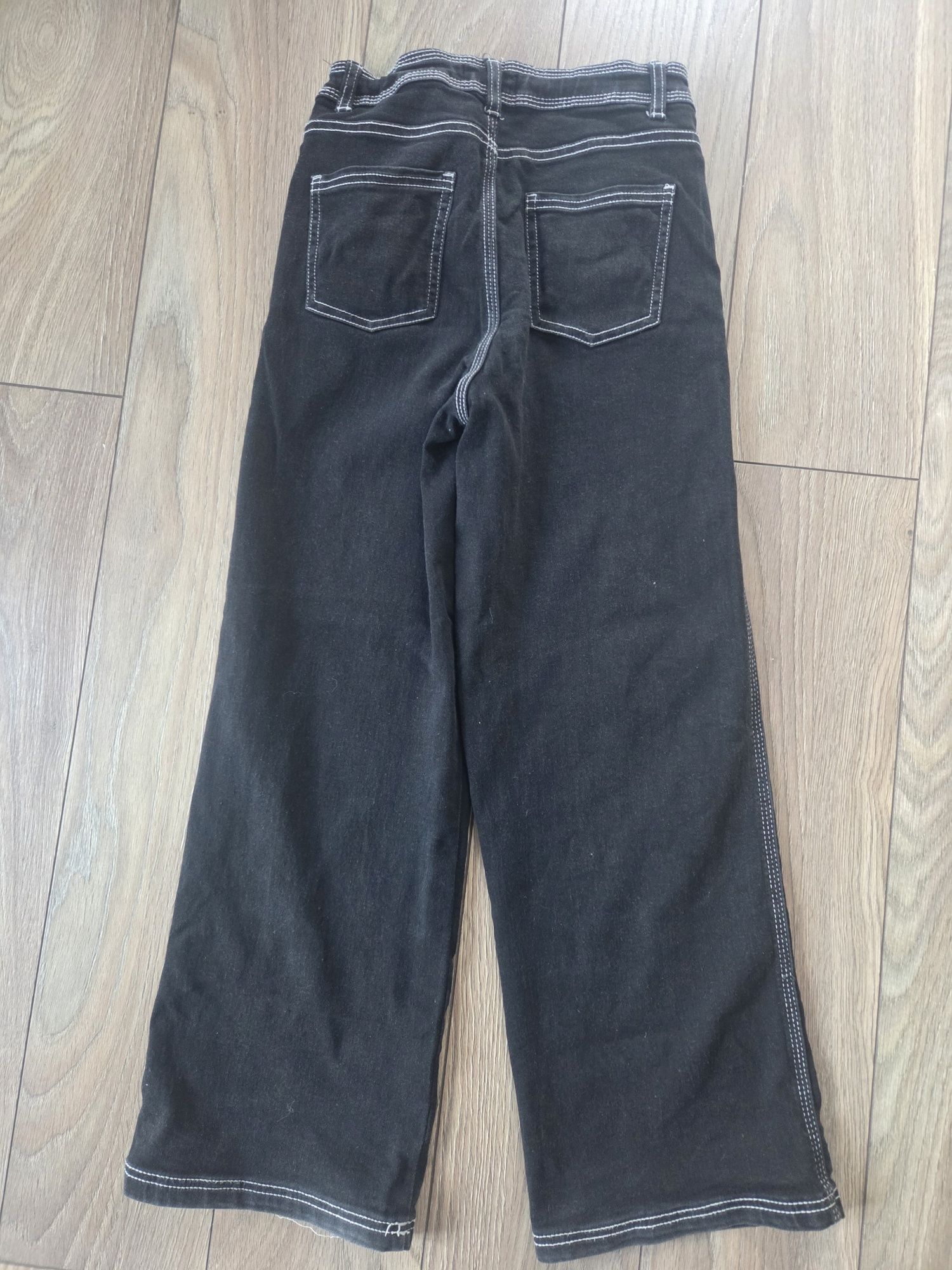Spodnie jeans r. 146
