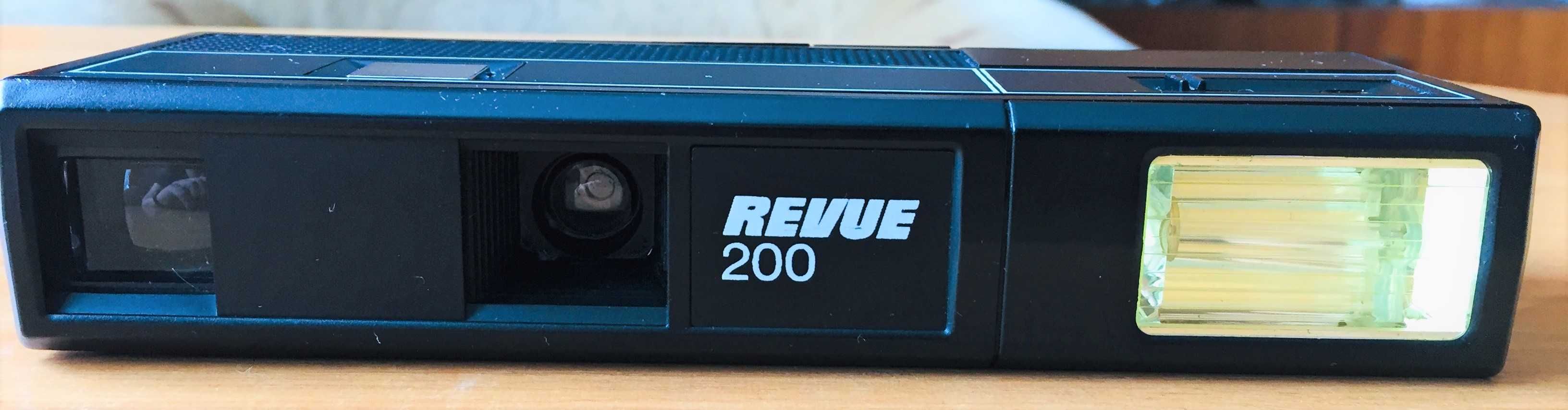 Aparat Revue 200 Flash Pocket z 1984 roku /  stan bdb /