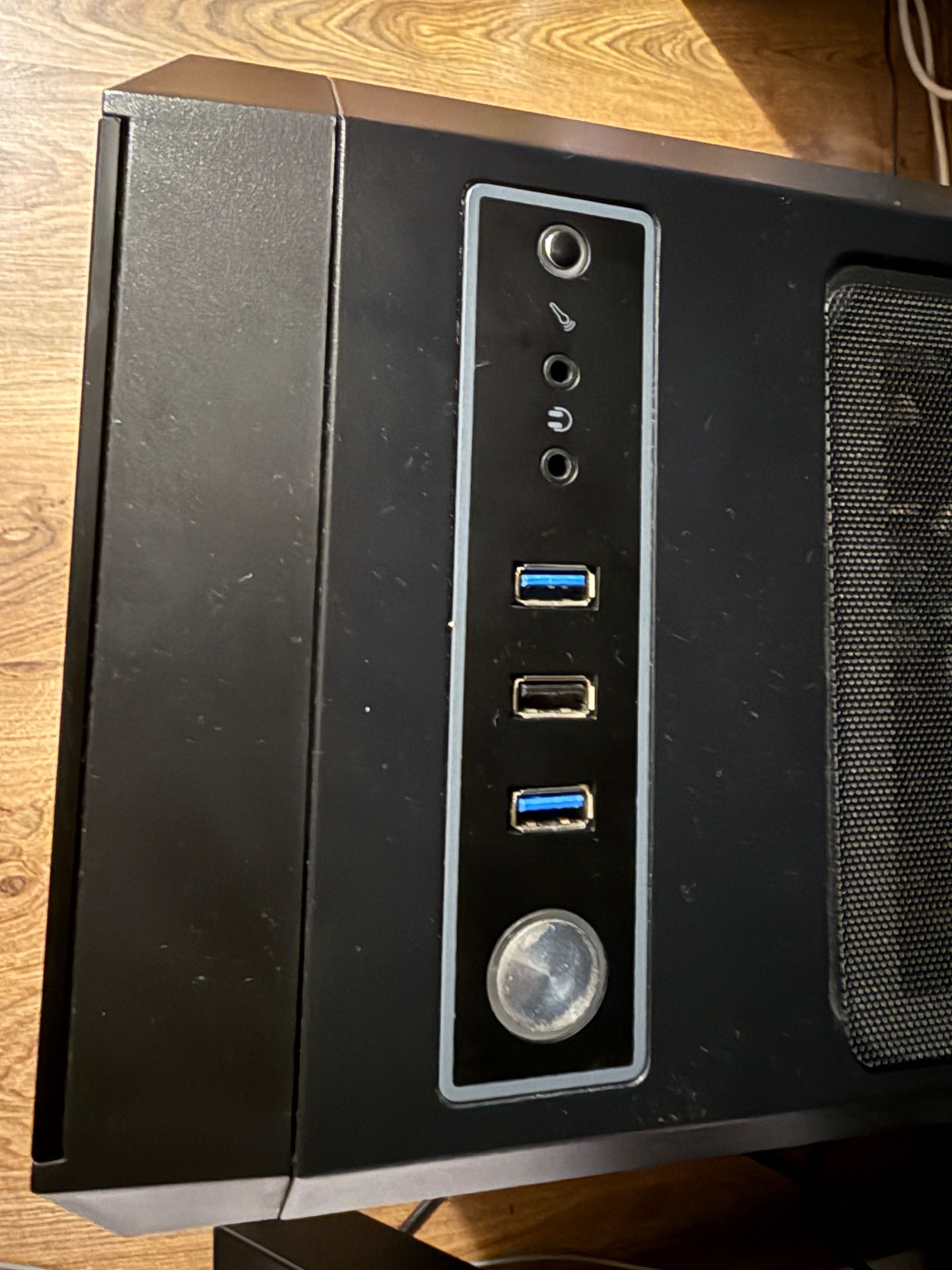 Komputer gameingowy intel core i5 10 gen. Nvidia 1650 16 GB RAM