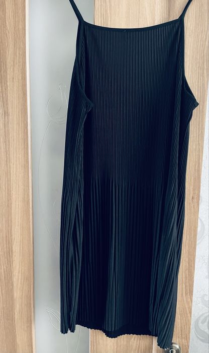 Сукня на брительках