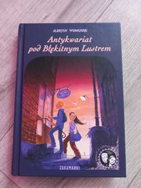 Książka Antykwariat pod błękitnym lustrem Martin Widmark
