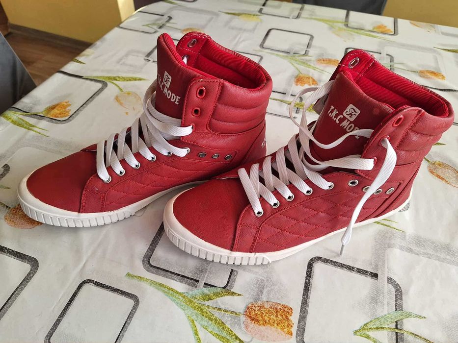 damskie buty sportowe , rozmiar 44 , nowe , czerwone