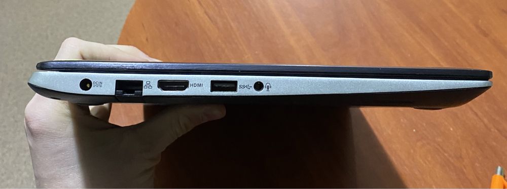 Asus R304L 13.3"/i5-4/ 8GB RAM/500GB HDD! n286