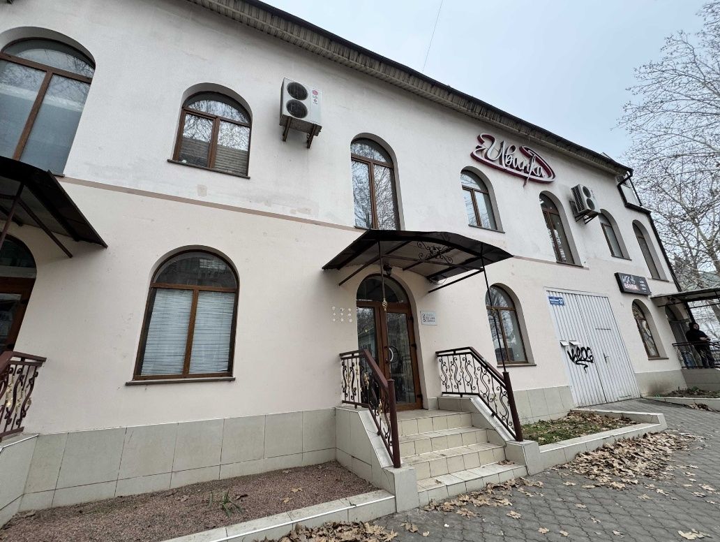 Центр города Адм.Макарова 50м.от Соборной. 100м 25000грн