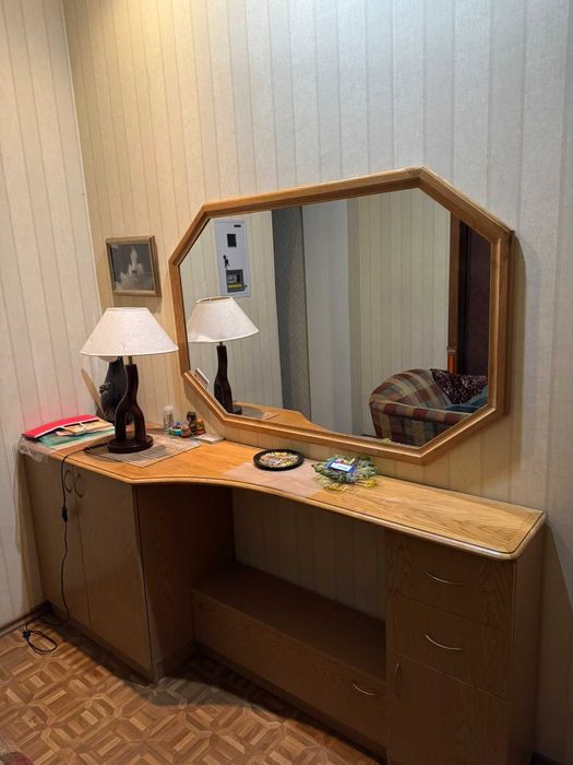 Тумба с зеркалом в комплекте