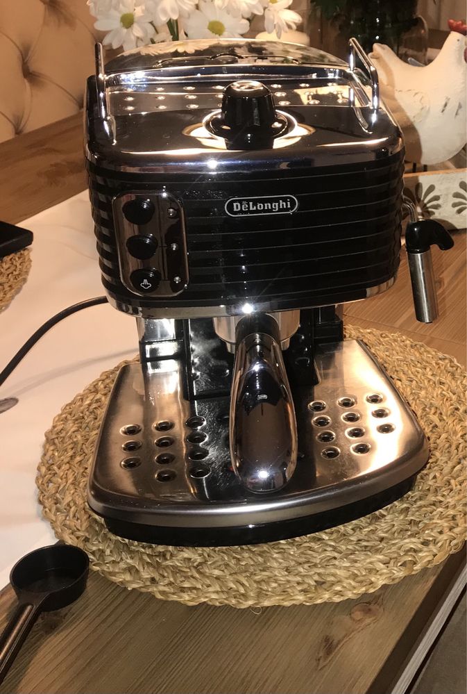 Ekspres ciśnieniowy Delonghi ECZ351BK 15b 1100W