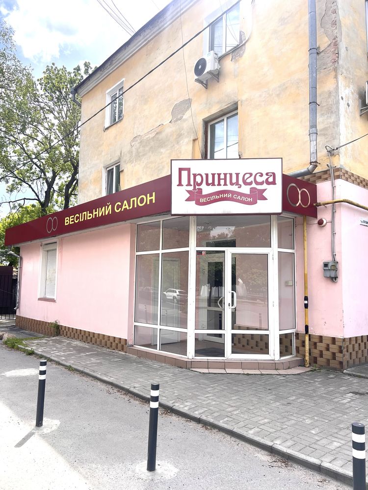 Приміщення на Лятошинського з ремонтом , 70 кв.м в центрі міста