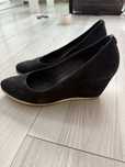 Buty zamszowe na koturnie