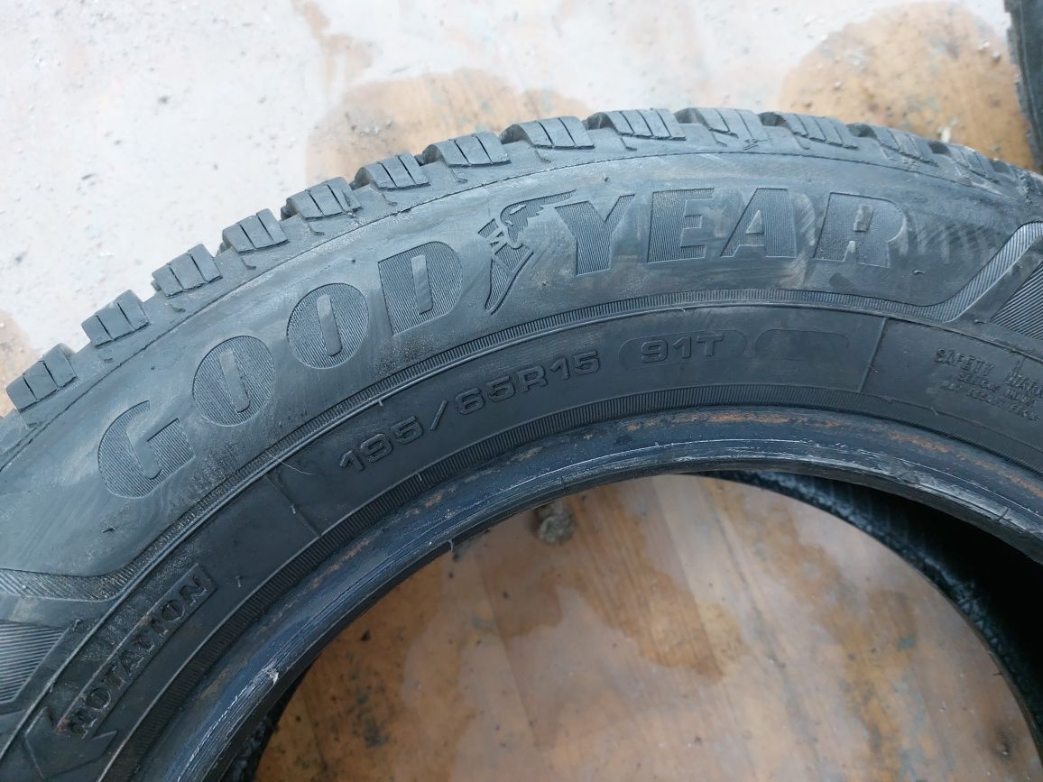 Зимняя резина Goodyear r15 195 65 (32недяля 22год)