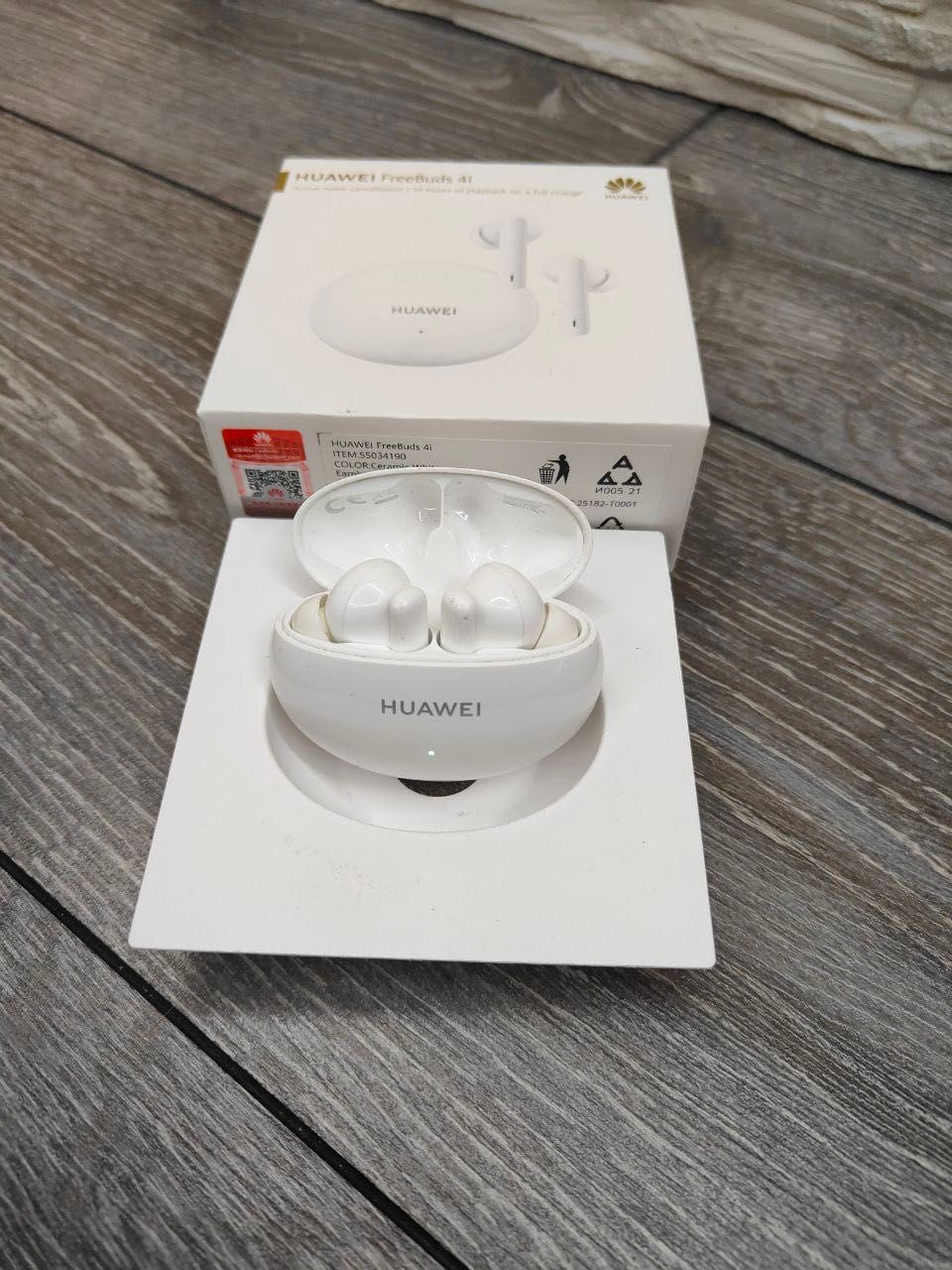 Продаю навушники Huawei FreeBuds 4i у гарному стані по ціні домовимося