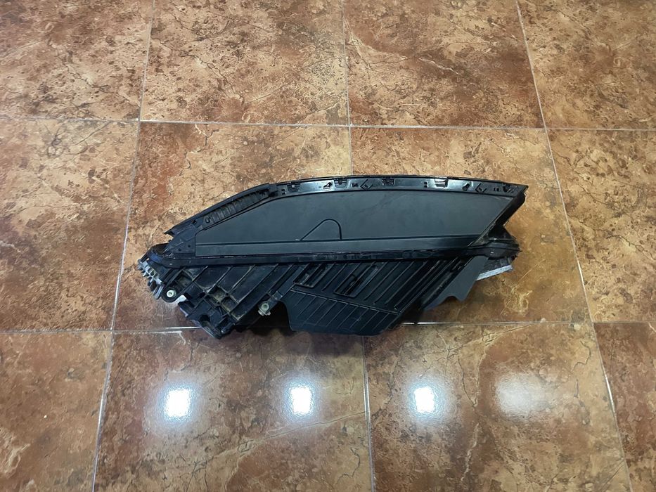 Фара ліва Volkswagen Touareg III 761941113A, дефект!