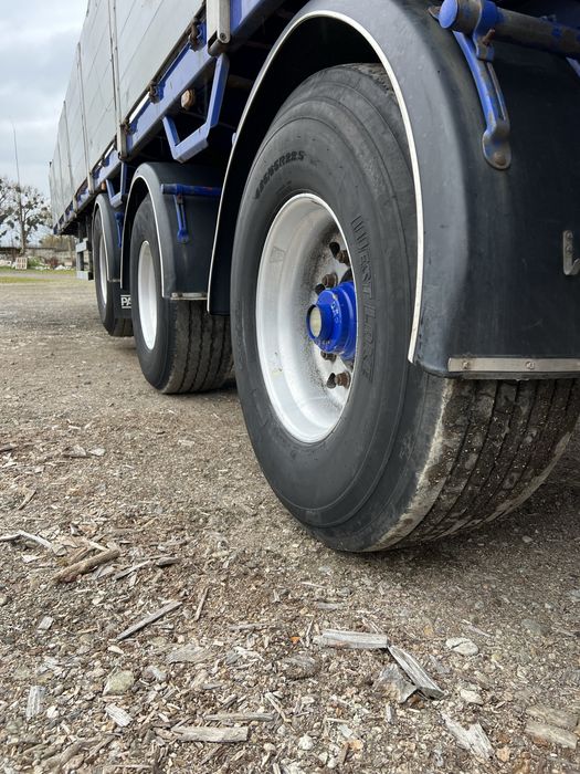 Напівпричіп Pacton з краном Kennis 16.000