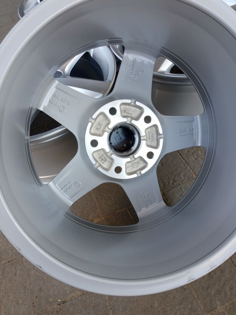 Felgi do VW 5x130. J7,5. R17. Et50.Nowe.
