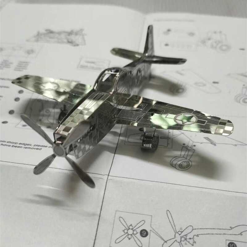 Metalowe Puzzle 3D - Model samolotu F-4U Corsair