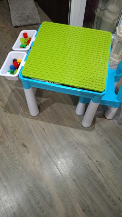 Stolik BURGKIDZ+ Klocki
