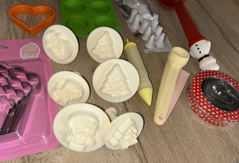 Duży zestaw foremki, patyczki ozdobne, foremki na babeczki