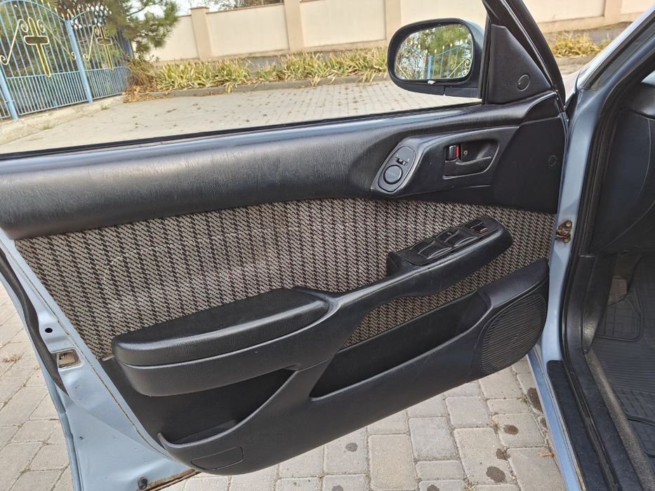 Продам машину Тойота Карина Е срочно