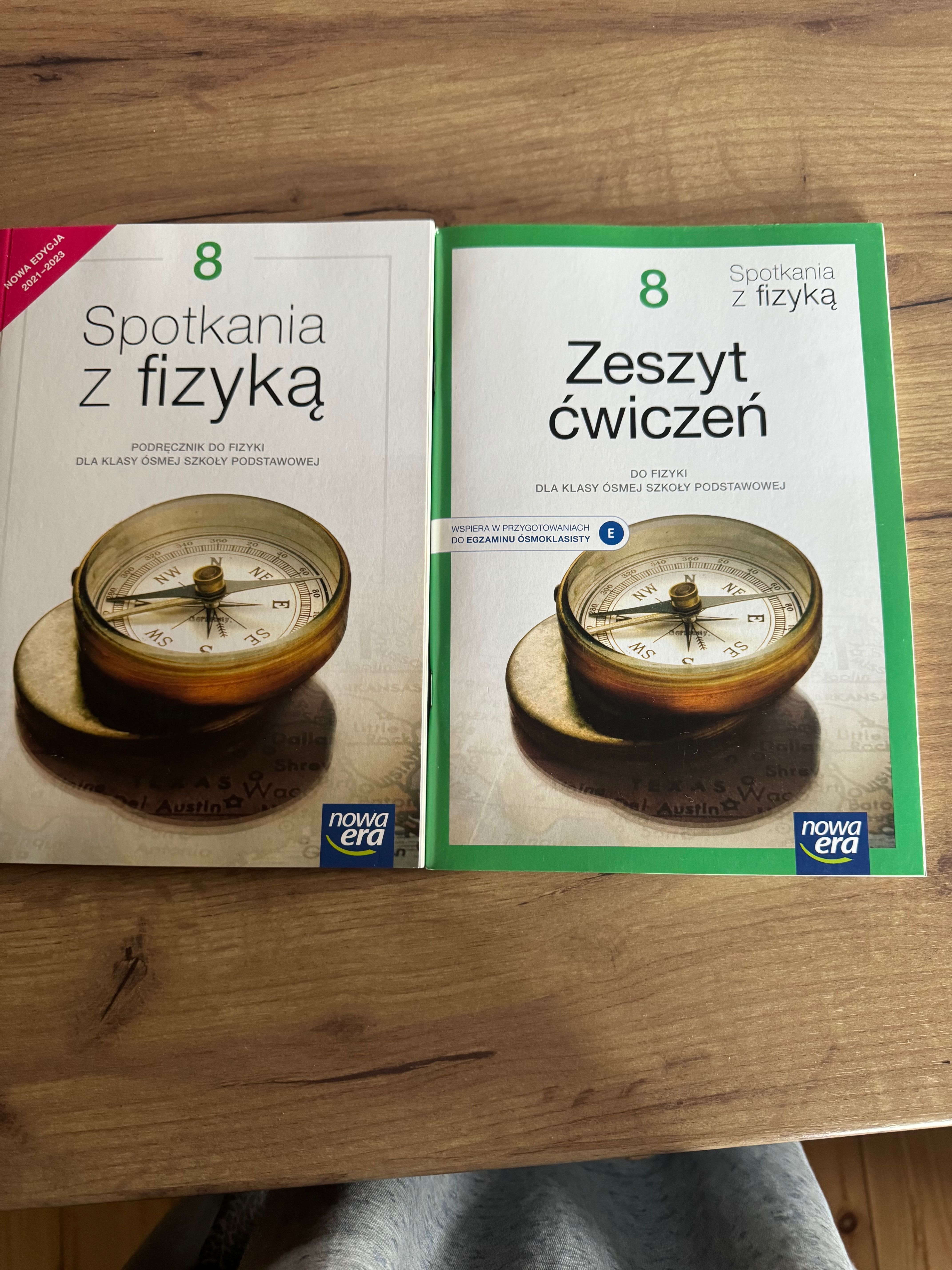 Podręcznik do fizyki i zeszyt  ćwiczeń dla 8 klasisty