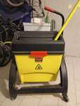 Balde Espremedor Profissional Rubbermaid HYGEN