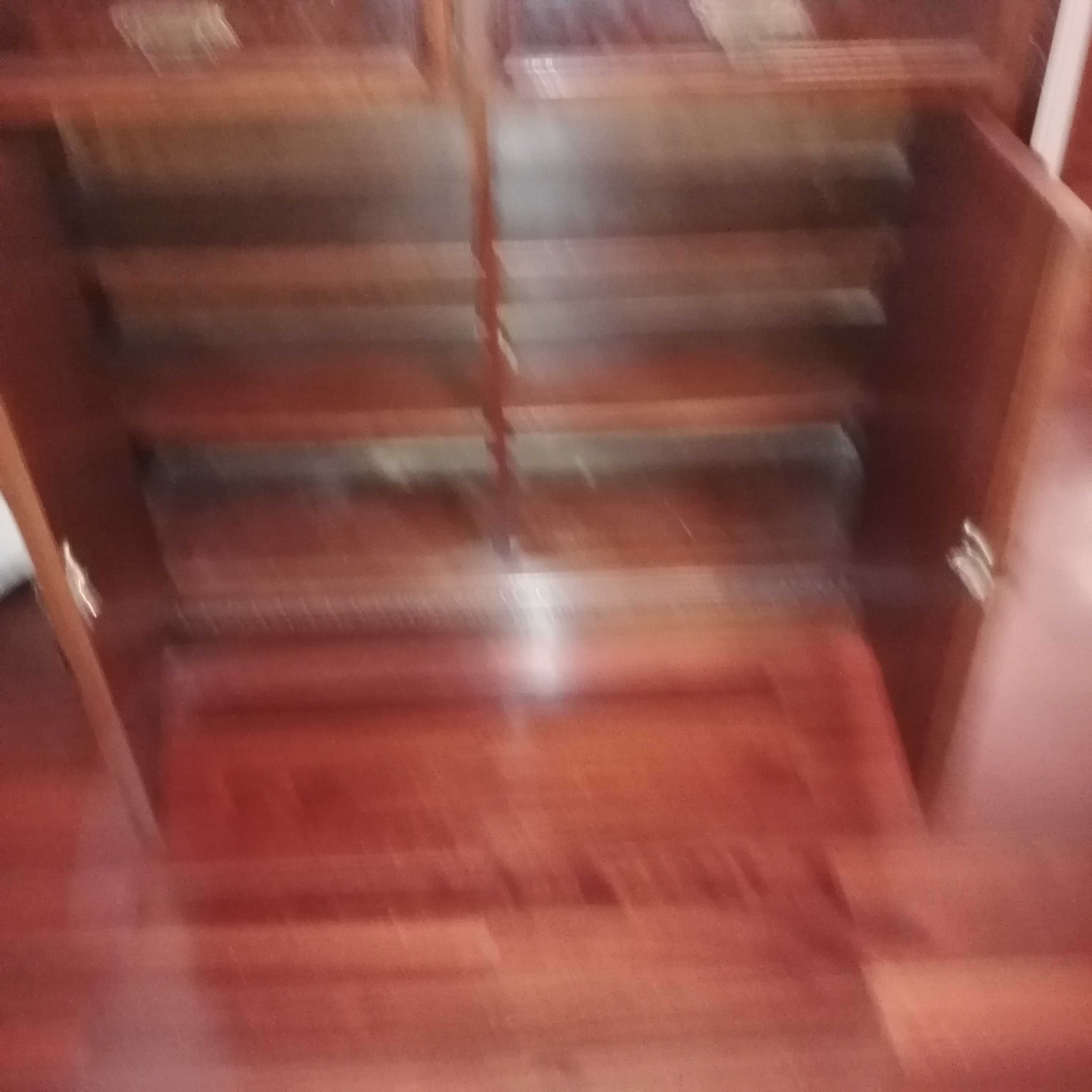 Aparador com tampo e marmore
