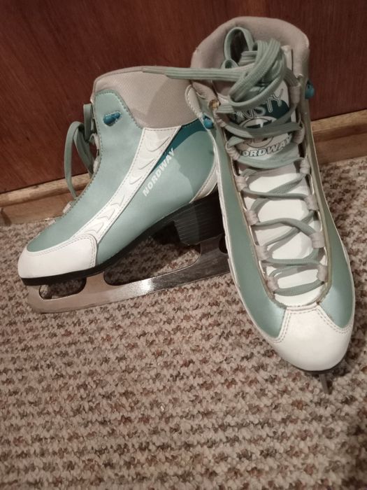 Ковзани  CCM фігурні і  хокейні.