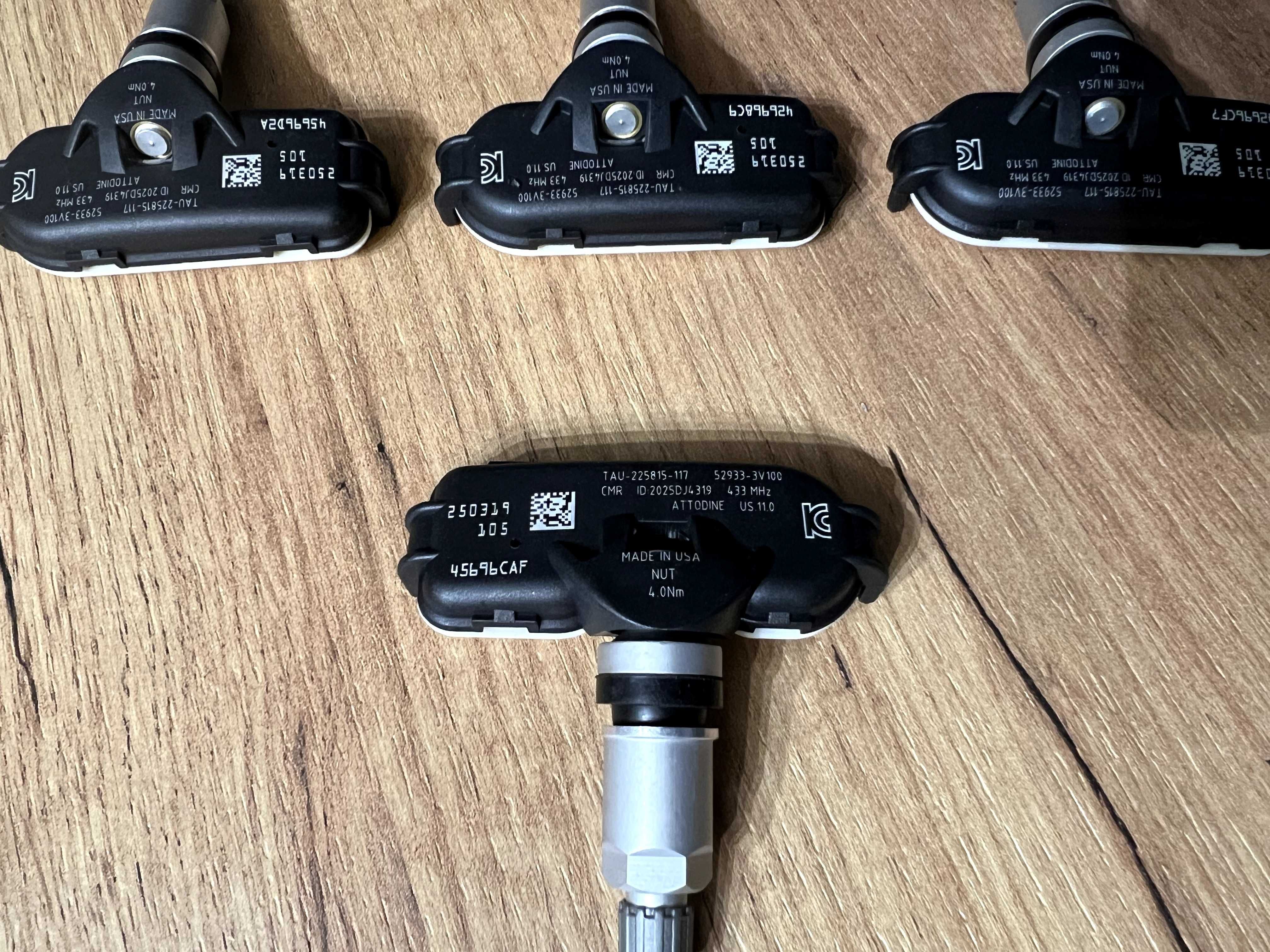 Czujniki ciśnienia opon powietrza Hyundai^ KIA^ Nowe^ 52933-3V100 TPMS