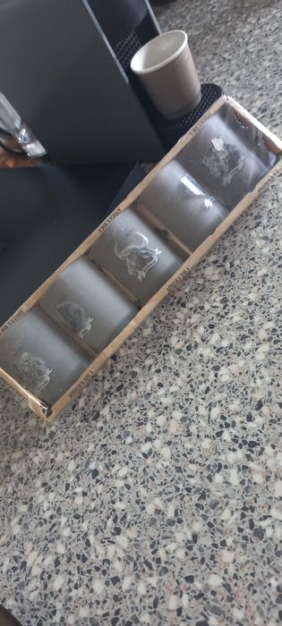 Copos de licor novos