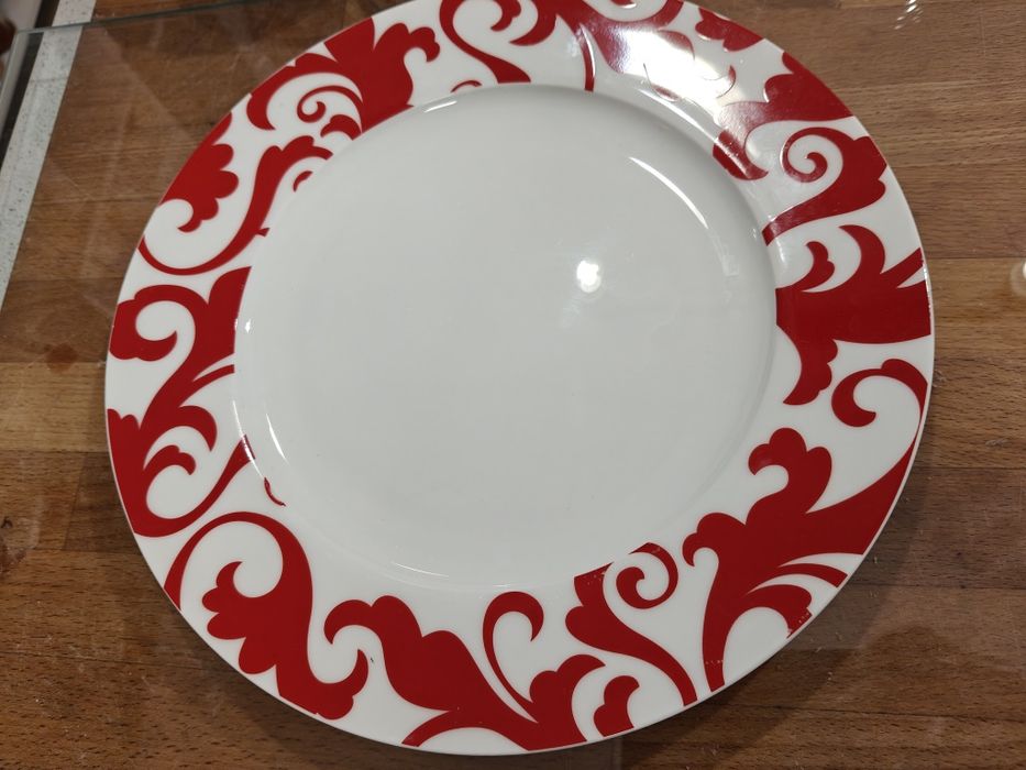 Serwis obiadowy, święta porcelana fine bone China 12 osób