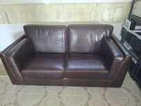 Sofa em pele 2 lugares