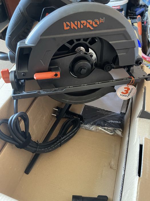 Циркулярна пила Dnipro-M CS-185LX Нова. Гарантія закінчилась.