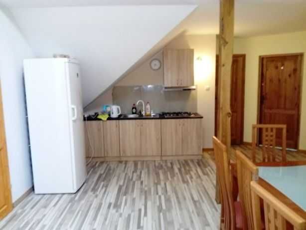 Duuży pokój w domu z ogrodem,parking,światłowód w cenie, to nie hostel