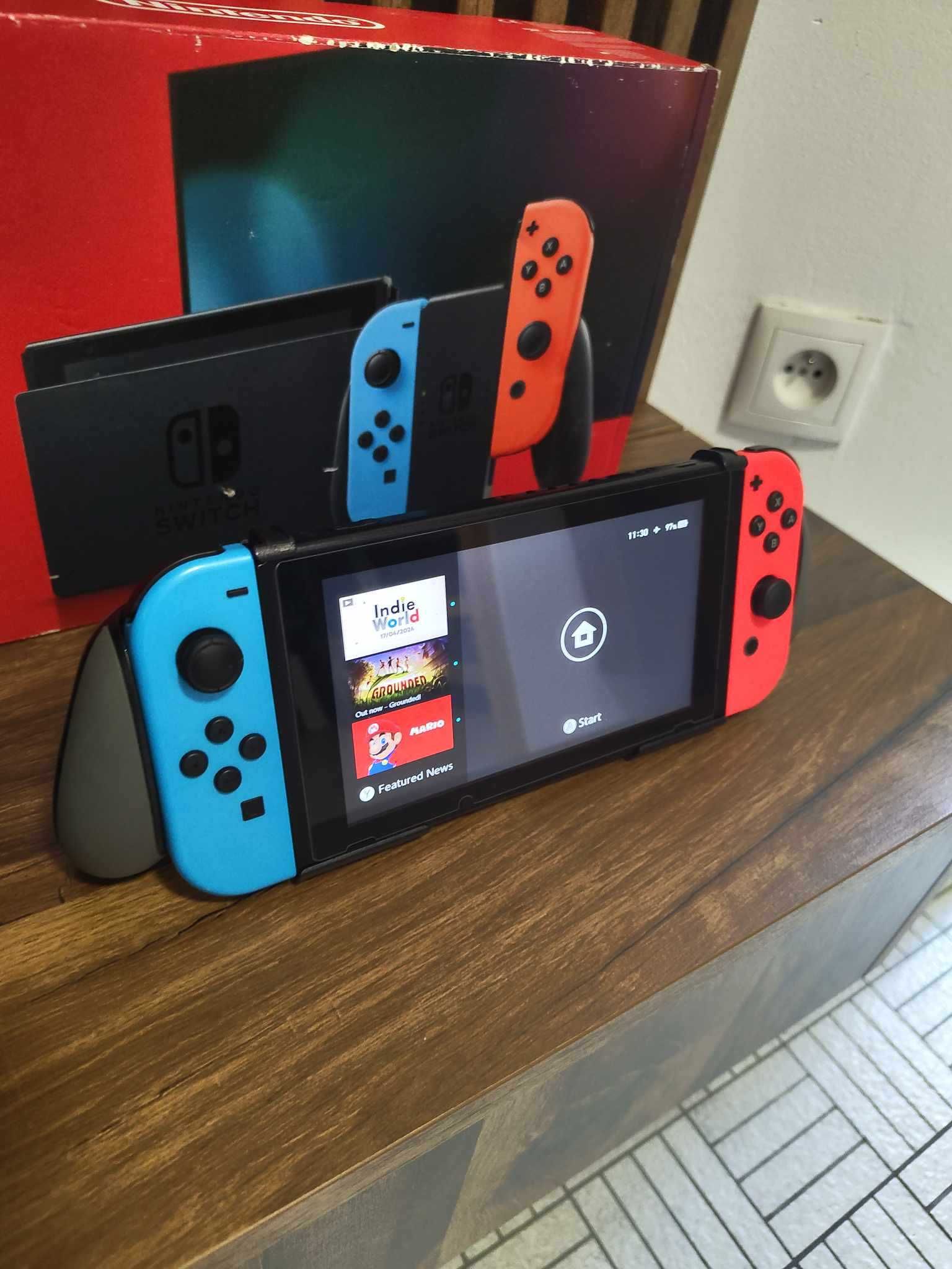 Nintendo Switch V2 + nowe etui z gripem