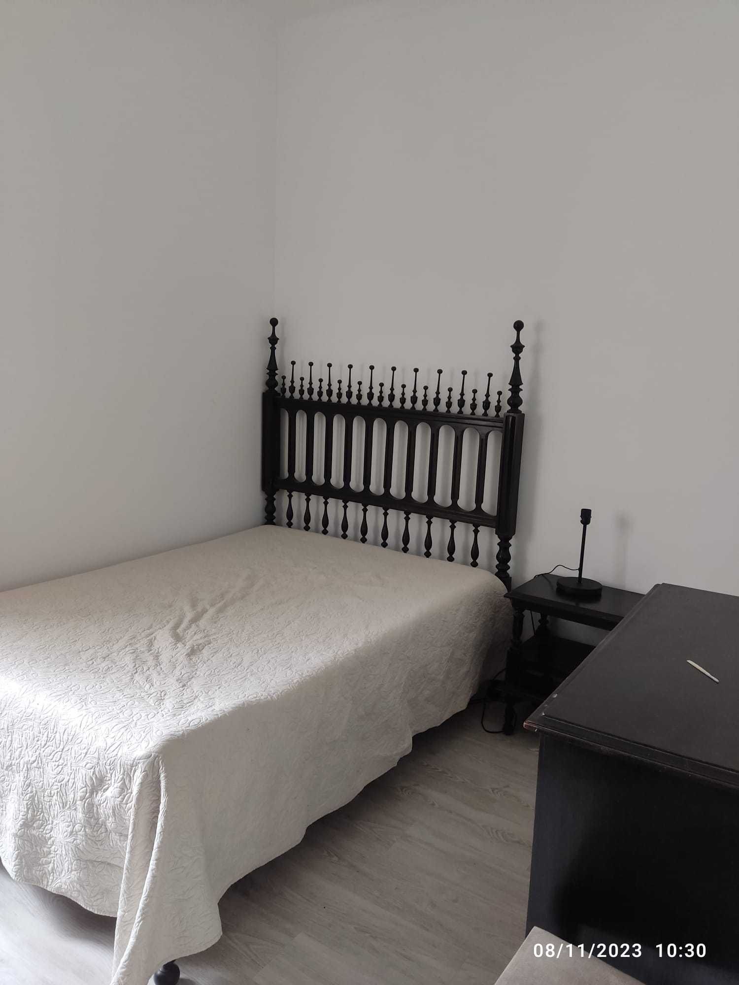 Alugo quarto centro Torres Vedras
